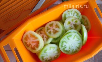 Салат из зелёных помидоров на зиму без стерилизации с фото