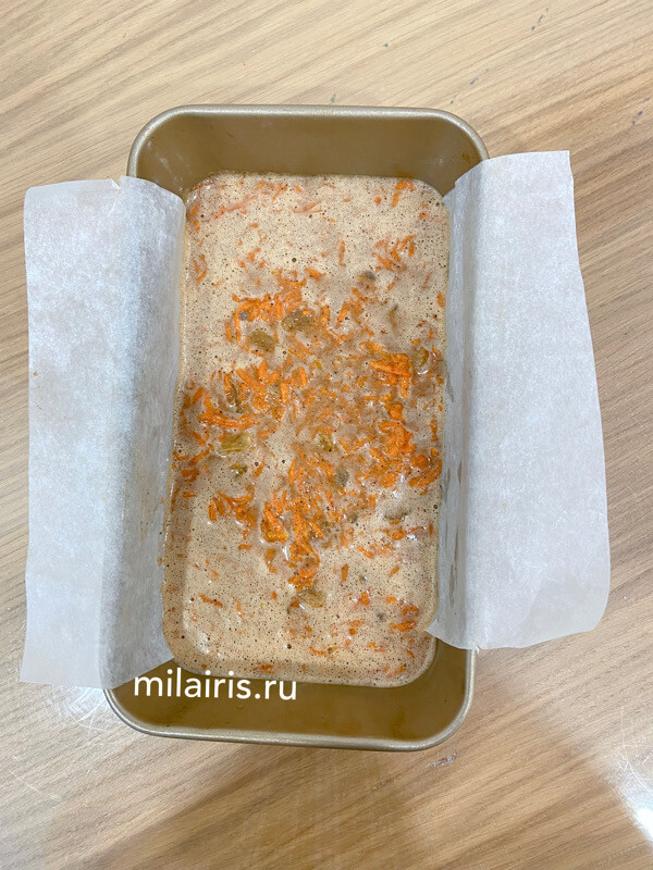 Морковный пирог с корицей и изюмом